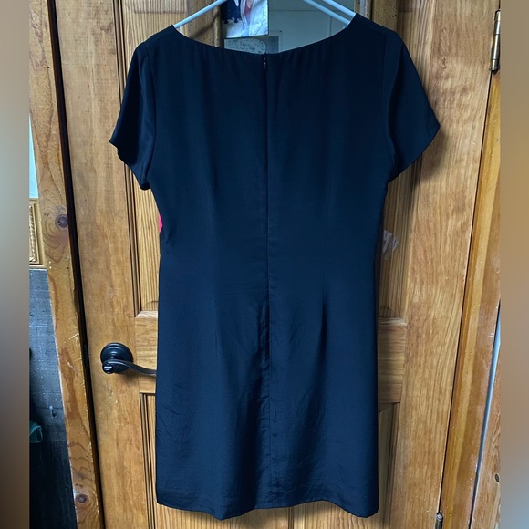 Joan’s New York Flower Dress - Picture 2 of 2